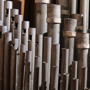 Malá kovová píšťala (oktáva, mixtura)