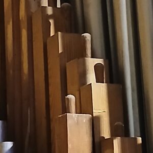 Menší dřevěná píšťala (flétna)